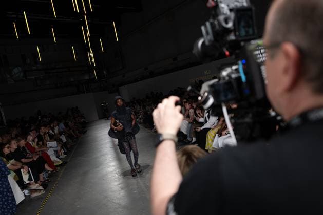 University of Westminster BA Fashion Showcase in London The BA Fashion students from the University of Westminster are presenting their annual graduate show this evening in London. The event opens at 18:30 at Ambika P3, featuring runway presentations that highlight the final-term collections crafted by undergraduates in their final year. Attendees can expect a diverse display of menswear and womenswear, textile innovation, tailoring and experimental design, reflecting each student™s creative identity and technical proficiency. The show aims to mark the culmination of years of academic and practical training, offering observers insight into the next generation of designers entering the industry. ï¿¼ ï¿¼ London England United Kingdom Copyright: xx