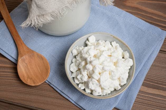 Milchkefirkörner in der Schale, Zubereitung von Kefir Milchkefirkörner in der Schale, Zubereitung von Kefir (License=RF) Copyright: xZoonar.com OksanaxBratanovax 23502093