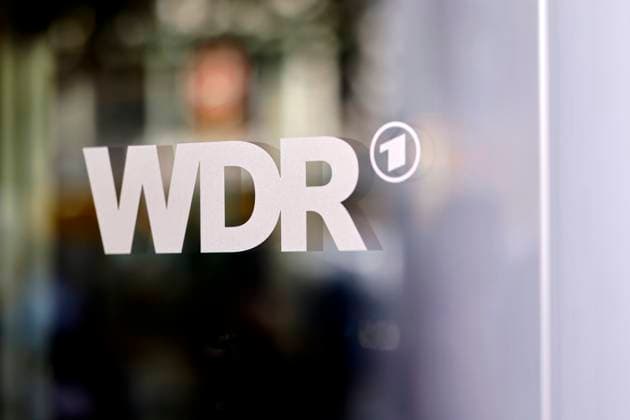 Das Logo des WDR mit ARD-Zeichen zu sehen auf einer Türe beim Deutschen Kamerapreis 2025 im WDR Funkhaus. (Themenbild, Symbolbild) Köln, 13.06.2025 NRW Deutschland Copyright: xChristophxHardtx