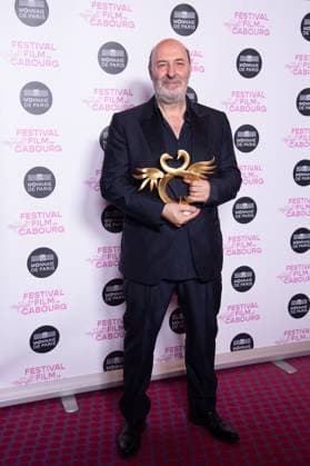 Cabourg XXX Photocall Cedric Klapisch is awarded the Swann of Honor as part of the 39th Cabourg Film Festival in Cabourg, France on June 13, 2025. Photo by Aurore Marechal ABACAPRESS.COM Cabourg France  Copyright: xMarechalxAurore ABACAx