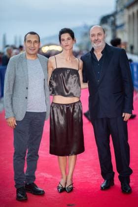 Cabourg Award Ceremony Red Carpet Zinedine Soualem, Suzanne Lindon and Cedric Klapisch attending the awards ceremony red carpet as part of the 39th Cabourg Film Festival in Cabourg, France on June 13, 2025. Photo by Aurore Marechal ABACAPRESS.COM Cabourg France  Copyright: xMarechalxAurore ABACAx