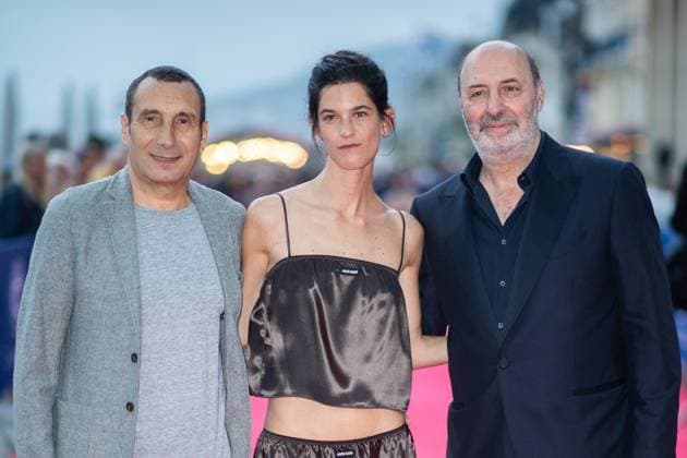 Cabourg Award Ceremony Red Carpet Zinedine Soualem, Suzanne Lindon and Cedric Klapisch attending the awards ceremony red carpet as part of the 39th Cabourg Film Festival in Cabourg, France on June 13, 2025. Photo by Aurore Marechal ABACAPRESS.COM Cabourg France  Copyright: xMarechalxAurore ABACAx