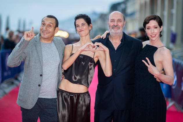 Cabourg Award Ceremony Red Carpet Zinedine Soualem, Suzanne Lindon, Cedric Klapisch and Sara Giraudeau attending the awards ceremony red carpet as part of the 39th Cabourg Film Festival in Cabourg, France on June 13, 2025. Photo by Aurore Marechal ABACAPRESS.COM Cabourg France  Copyright: xMarechalxAurore ABACAx