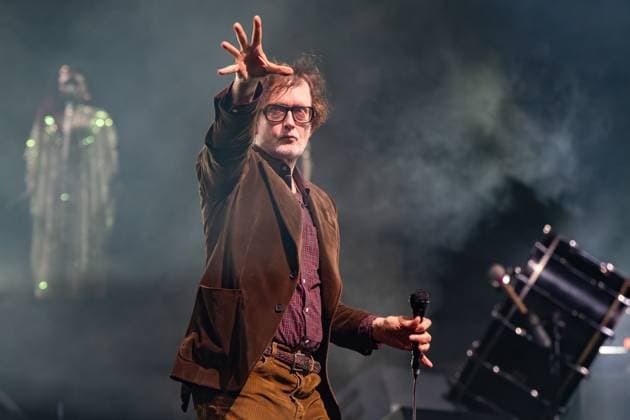 Entertainment Themen der Woche KW24 Entertainment Bilder des Tages Band Pulp performs during 2025 Tour in London, UK - 13 Jun 2025 Jarvis Cocker of the Band Pulp performs live on stage during their 2025 tour at the London O2 Arena. The Band PULP play London O2 Arena 13th June as part of their new tour . PULP - Jarvis Cocker, Candida Doyle, Steve Mackey and Mark Webber played the O2 night one of 2 on the same day as they were told new album MORE hit the number one spot in the charts for the first time since 1998 London United Kingdom Copyright: xBonniexBritainx xSOPAxImagesx MAC06108