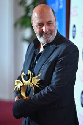 39th Cabourg Film Festival Cedric Klapisch is awarded the Swann of Honor during Day Three of the 39th Cabourg Film Festival on June 13, 2025 in Cabourg, France. Photo by Franck Castel ABACAPRESS.COM Cabourg France  Copyright: xCastelxFranck ABACAx