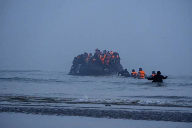 Bilder des Jahres 2025, News 06 Juni News Themen der Woche KW24 News Bilder des Tages Migrants at Dunkirk 14 06 2025 Migrants hoping to reach the Uk by small boat clash with police for the second day running on beaches close to Dunkirk..Police initially surrounded a large group headed for the waterline, and marched them back into the dunes - only for the group to return a few minutes later. Police fired repeated vollies of teargas, blanketing the beach, in an attempt to stop the running migrants, but n the end had to just stand and watch as the travellers boarded the rubber boat.  Copyright: xChrisxEadesx NINTCHDBPICT001002794952