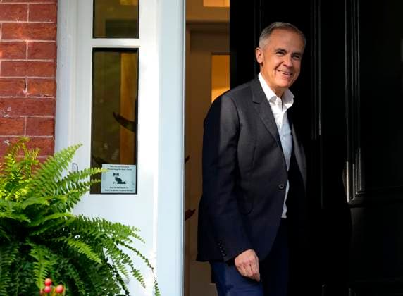 June 14, 2025, Ottawa, On, CANADA: Prime Minister Mark Carney closes the door behind him as he makes his way to greets Prime Minister of the United Kingdom Keir Starmer, not shown, at his residence at Rideau Cottage in Ottawa, on Saturday, June 14, 2025. Ottawa CANADA  - ZUMAc35_ 20250614_zaf_c35_218 Copyright: xJustinxTangx