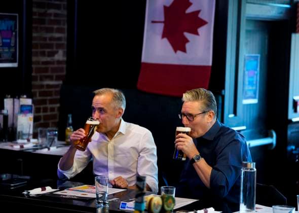 June 14, 2025, Ottawa, On, CAN: Prime Minister of Canada Mark Carney and Prime Minister of the United Kingdom Keir Starmer sip beers as they watch the Edmonton Oilers play the Florida Panthers in the NHL s Stanley Cup Final at a pub in Ottawa, on Saturday, June 14, 2025. Ottawa CAN  - ZUMAc35_ 20250614_zaf_c35_228 Copyright: xJustinxTangx