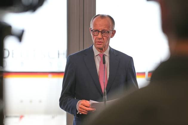 Schönefeld bei Berlin, Brandenburg, Deutschland, 15.06.2025: Regierungsflughafen: Statement vor Abflug zum G7-Gipfel nach Kanada: Bundeskanzler Friedrich Merz (CDU) Copyright: xdtsxNachrichtenagenturx dts_70961