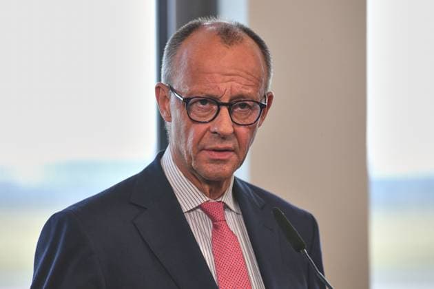 Schönefeld bei Berlin, Brandenburg, Deutschland, 15.06.2025: Regierungsflughafen: Statement vor Abflug zum G7-Gipfel nach Kanada: Bundeskanzler Friedrich Merz (CDU) Copyright: xdtsxNachrichtenagenturx dts_70969