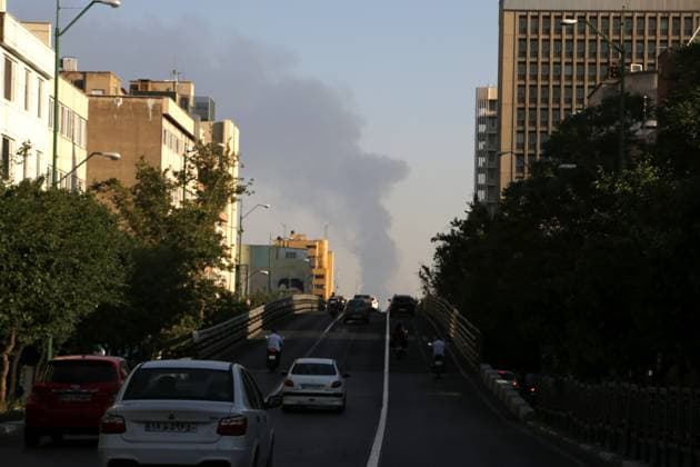 News Themen der Woche KW24 News Bilder des Tages Israeli airstrikes continue on Tehran TEHRAN, IRAN - JUNE 15: Smoke rises after Israeli airstrike in Tehran, Iran on June 15, 2025. Fatemeh Bahrami Anadolu Tehran Iran. Editorial use only. Please get in touch for any other usage.  Copyright: x2025xAnadoluxFatemehxBahramix
