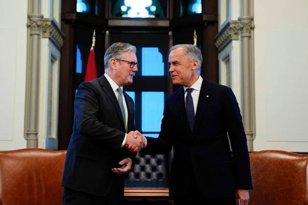 June 15, 2025, Ottawa, On, CAN: Prime Minister of Canada Mark Carney, right, meets with Prime Minister of the United Kingdom Keir Starmer in his office on Parliament Hill in Ottawa on Sunday, June 15, 2025. Ottawa CAN  - ZUMAc35_ 20250615_zaf_c35_001 Copyright: xJustinxTangx
