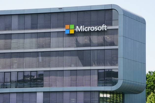 RheinauArtOffice, Solitärgebäude von Microsoft mit Logo in Köln, Nordrhein-Westfalen, Kundenbetreuung, Schulungen *** RheinauArtOffice, Solitary building from Microsoft with Logo in Cologne, North Rhine Westphalia, Customer service, Trainings 1131603448