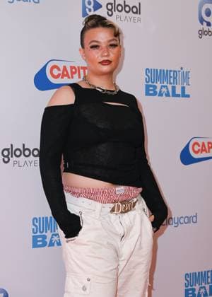 Lola Young attends Capital™s Summertime Ball with Barclaycard at Wembley Stadiumin London, England. UK. Sunday 15th June 2025. Copyright: xJamesxWarrenx CAPITALS SUMMERTIME BALL 41