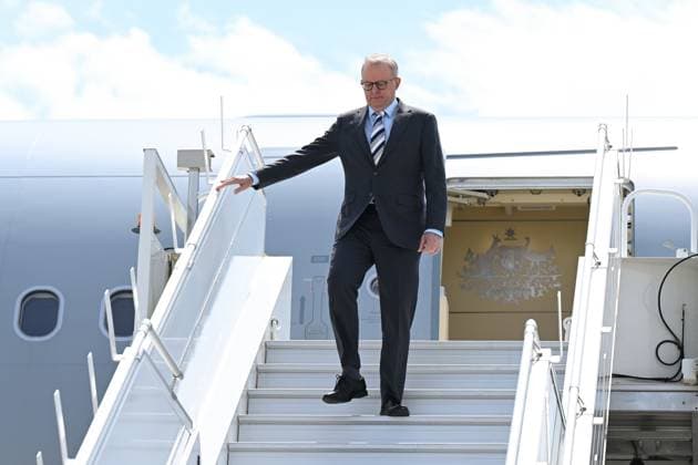 G7 SUMMIT CANADA, Australian Prime Minister Anthony Albanese disembarks on arrival al Calgary International airport ahead of the G7 Leaders Summit in Kananaskis, Alberta, Canada, Sunday, June 15, 2025. ( NO ARCHIVING Kananaskis ALBERTA CANADA  Copyright: xLUKASxCOCHx 20250616142533545861