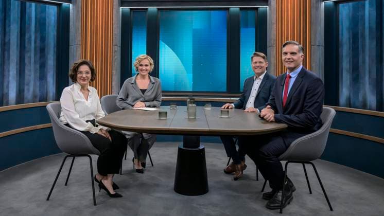 News Themen der Woche KW24 News Bilder des Tages GER, Berlin, Studio, zu Gast bei - Caren Miosga, Polittalk, TV, Format, mit Moderatorin, Das Erste, aus Adlershof - am Studio 20, im Bild: Isabel Schayani, Caren Miosga, Guido Steinberg, Frederik Pleitgen, 15.06.2025, *** GER, Berlin, Studio, guest of Caren Miosga, Polittalk, TV, format, with presenter, Das Erste, from Adlershof at Studio 20, in the picture Isabel Schayani, Caren Miosga, Guido Steinberg, Frederik Pleitgen, 15 06 2025, Copyright: HMBxMedia UwexKoch