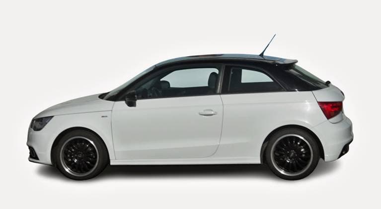 Geparkter weißer Audi A1 Sportback zeigt seine linke Seite Stylish white Audi A1 Sportback with black roof parked showing its left side, isolated on white (License=RM) Copyright: xZoonar.com GamrothxJoergx 23564287