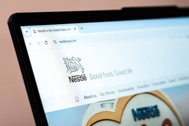 New York, USA - 31. Januar 2025: Homepage der Nestle-Website auf einem Laptop-Bildschirm, auf dem Lebensmittel- und Getränkeprodukte sowie Nachhaltigkeitsinitiativen vorgestellt werden New York, USA - 31. Januar 2025: Homepage der Nestle-Website auf einem Laptop-Bildschirm, auf dem Lebensmittel- und Getränkeprodukte sowie Nachhaltigkeitsinitiativen vorgestellt werden (License=RM) Copyright: xZoonar.com MariaxKraynovax 23555359