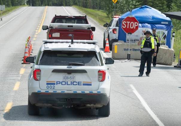 June 15, 2025, Kananaskis, Ab, Canada: Vehicles slow for a checkpoint along Hwy 40 in Kananaskis, Alta., Sunday, June 15, 2025. Kananaskis Canada  - ZUMAc35_ 20250615_zaf_c35_181 Copyright: xAdrianxWyldx