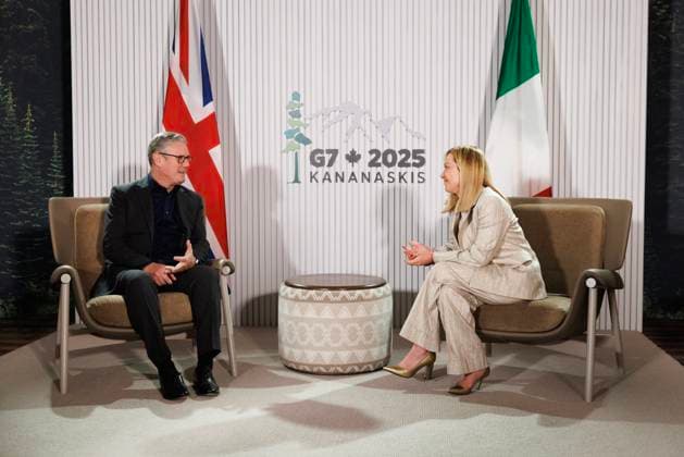 Prime Minister Keir Starmer meets Italian PM Giorgia Meloni 16 06 2025. Kananaskis, Canada. Prime Minister Keir Starmer meets Italian Prime Minister Giorgia Meloni for a bilateral meeting at the g7 world leaders summit in Kananaskis., Credit:Simon Dawson Avalon Canada, Kananaskis  Copyright: xSimonxDawsonx xAvalonx 1011358843