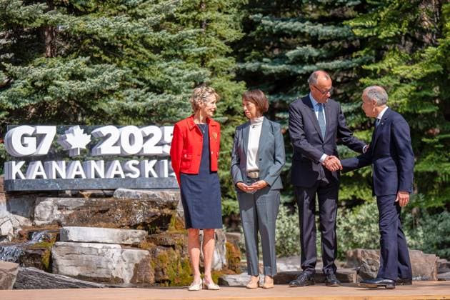 Kananaskis, Alberta, Kanada, 16.06.2025: Mountain Lodge: G7-Gipfel 2025: L-R: Diana Fox Carney, Charlotte Merz, der deutsche Bundeskanzler Friedrich Merz (CDU) und der kanadische Premierminister Mark Carney (Foto: Michael Kappeler Pool) Copyright: xMichaelxKappeler Pool dtsxNachrichtenagenturx dts_71112