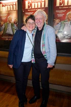 Emil Steinberger mit Ehefrau Niccel Steinberger bei der Premiere des Dokumentarfilms Typisch Emil - Vom Loslassen und Neuanfangen im Kant Kino. Berlin, 16.06.2025