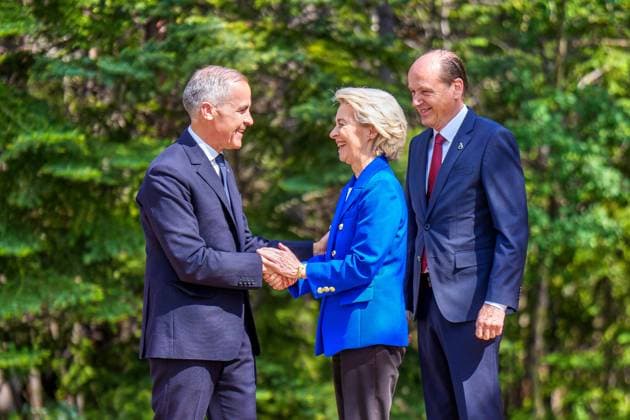 Kananaskis, Alberta, Kanada, 16.06.2025: Mountain Lodge: G7-Gipfel 2025: Der kanadische Premierminister Mark Carney begrüßt EU-Kommissionspräsidentin Ursula von der Leyen und ihren Ehemann Heiko Echter von der Leyen (Foto: Michael Kappeler Pool) Copyright: xMichaelxKappeler Pool dtsxNachrichtenagenturx dts_71167