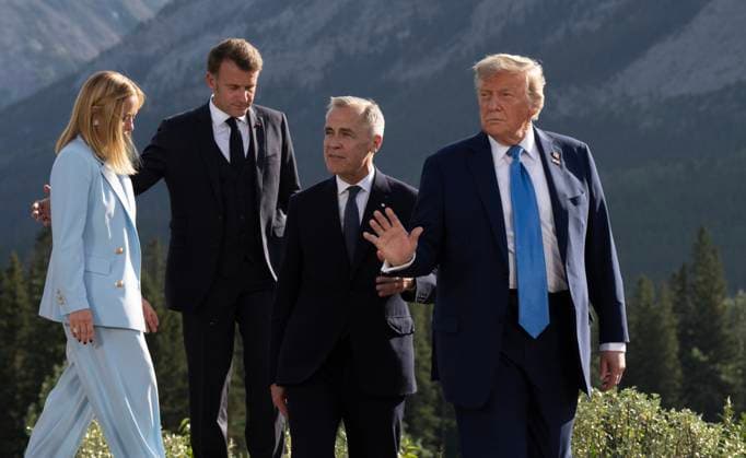June 16, 2025, Kananaskis, Ab, Canada: Prime Minister Mark Carney, United States President Donald Trump, Italian Prime Minister Giorgia Meloni, left, and French President Emmanuel Macron leave the stage following a group photo at the G7 Summit, in Kananaskis, Alta., Monday, June 16, 2025. Kananaskis Canada - ZUMAc35_ 20250616_zaf_c35_233 Copyright: xAdrianxWyldx