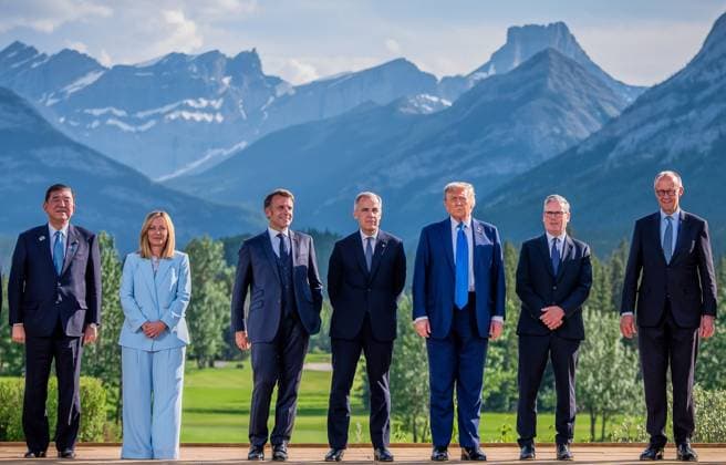 Kananaskis, Alberta, Kanada, 16.06.2025: Mountain Lodge: G7-Gipfel 2025: Familienfoto mit (L-R) Shigeru Ishiba (Japan), Giorgia Meloni (Italien), Emmanuel Macron (Frankreich), Mark Carney (Kanada), Donald Trump (USA), Keir Starmer (Großbritannien), der deutsche Bundeskanzler Friedrich Merz (CDU) (Foto: Michael Kappeler Pool) Copyright: xMichaelxKappeler Pool dtsxNachrichtenagenturx dts_71148