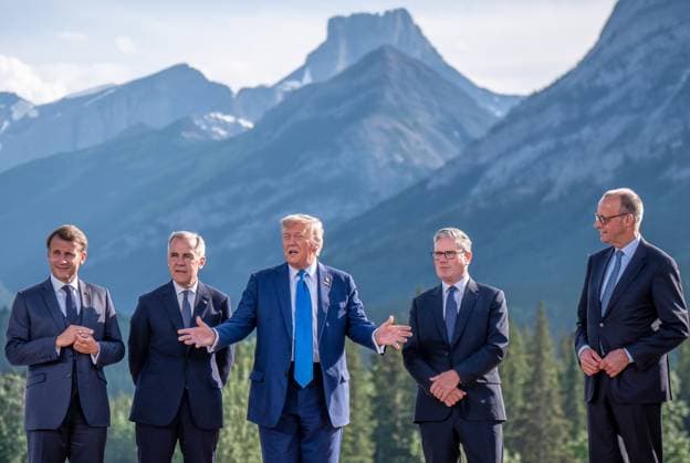 Kananaskis, Alberta, Kanada, 16.06.2025: Mountain Lodge: G7-Gipfel 2025: Familienfoto mit (L-R) Emmanuel Macron (Frankreich), Mark Carney (Kanada), Donald Trump (USA), Keir Starmer (Großbritannien), der deutsche Bundeskanzler Friedrich Merz (CDU) (Foto: Michael Kappeler Pool) Copyright: xMichaelxKappeler Pool dtsxNachrichtenagenturx dts_71149