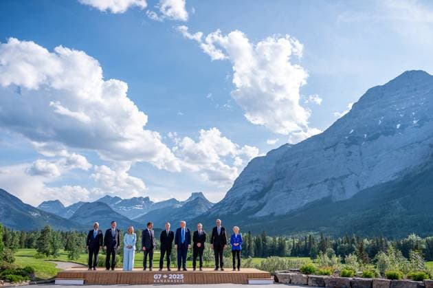 Kananaskis, Alberta, Kanada, 17.06.2025: Mountain Lodge: G7-Gipfel 2025: Familienfoto mit (L-R) Antonio Costas (EU), Shigeru Ishiba (Japan), Giorgia Meloni (Italien), Emmanuel Macron (Frankreich), Mark Carney (Kanada), Donald Trump (USA), Keir Starmer (Großbritannien), der deutsche Bundeskanzler Friedrich Merz (CDU) und Ursula von der Leyen (EU) (Foto: Michael Kappeler Pool) Copyright: xMichaelxKappeler Pool dtsxNachrichtenagenturx dts_71152