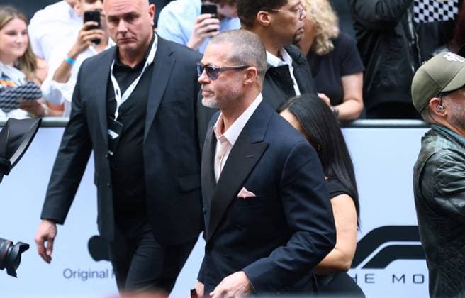 F1 World Premiere - Arrival - Brad Pitt Actor Brad Pitt arrives at the F1 movie world premiere in Times Square, New York on June 16, 2025. Photo by Charles Guerin ABACAPRESS.COM New York City NY United Arab Emirates  Copyright: xGuerinxCharles ABACAx