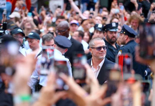 F1 World Premiere - Arrival - Brad Pitt Actor Brad Pitt arrives at the F1 movie world premiere in Times Square, New York on June 16, 2025. Photo by Charles Guerin ABACAPRESS.COM New York City NY United Arab Emirates  Copyright: xGuerinxCharles ABACAx