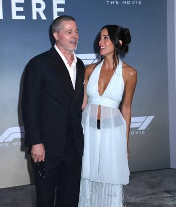 June 16, 2025, New York, Ny, United States: Brad Pitt and Ines de Ramon attend the World Premiere of Apple Original Films F1: The Movie at Times Square in New York. June 16, 2025. New York United States - ZUMAp281 20250616_zea_p281_041 Copyright: xPhotoxImagexPressx