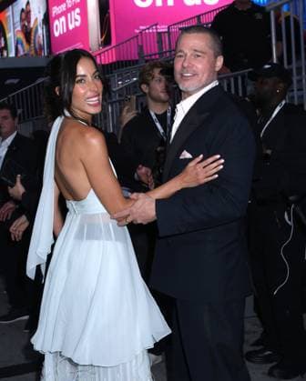 June 16, 2025, New York, Ny, United States: Ines de Ramon and Brad Pitt attend the World Premiere of Apple Original Films F1: The Movie at Times Square in New York. June 16, 2025. New York United States - ZUMAp281 20250616_zea_p281_045 Copyright: xPhotoxImagexPressx