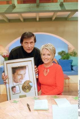 FRANK MICHAEL SOn DOUBLE DISQUE D OR EMISSION SOPHIE DAVANT PLAN AMERICAIN France *** FRANK MICHAEL sein DOUBLE DISK D Gold EMISSION SOPHIE DAVANT Plan AMERIKANISCH Frankreich  Copyright: xCOADICxGUIRECx xBESTIMAGExCOADICxGUIRECx xBESTIMAGEx