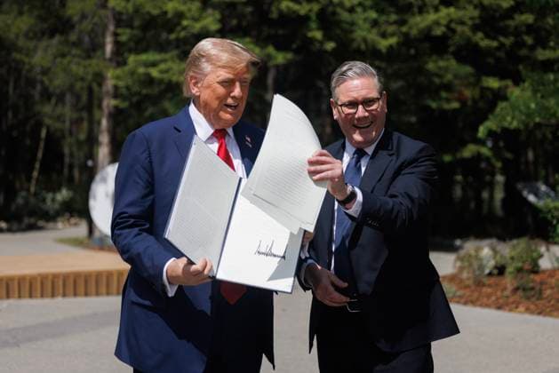 Prime Minister Keir Starmer attends the G7 Summit in Canada 16 06 2025. Kananaskis, Canada. Prime Minister Keir Starmer and US President Donald Trump sign a trade agreement as they attend the G7 Summit in the Kananaskis mountain lodge in Canada., Credit:Simon Dawson Avalon Canada, Kananaskis  Copyright: xSimonxDawsonx xAvalonx 1011814939