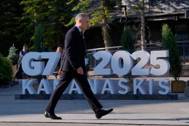 June 17, 2025, Kananaskis, Ab, Canada: Prime Minister Mark Carney makes his way to meet with North Atlantic Treaty Organization Secretary General Mark Rutte at the G7 Summit in Kananaskis, Alta., on Tuesday, June 17, 2025. Kananaskis Canada  - ZUMAc35_ 20250617_zaf_c35_001 Copyright: xAdrianxWyldx