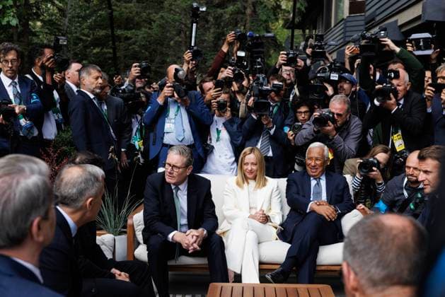 Prime Minister Keir Starmer attends the G7 Summit in Canada 17 06 2025. Kananaskis, Canada. Prime Minister Keir Starmer speaks with U.S. Treasury Secretary Scott Bessent, Prime Minister of Canada Mark Carney, President of Ukraine Volodymyr Zelenskyy, Prime Minister of Italy Giorgia Meloni, President of the European Council Antonio Costa, President of France Emmanuel Macron and Chancellor of Germany Friedrich Merz at the G7 Summit in the Kananaskis mountain lodge in Canada., Credit:Lauren Hurley Avalon Canada, Kananaskis, Kananaskis  Copyright: xLaurenxHurleyx xAvalonx 1011868036