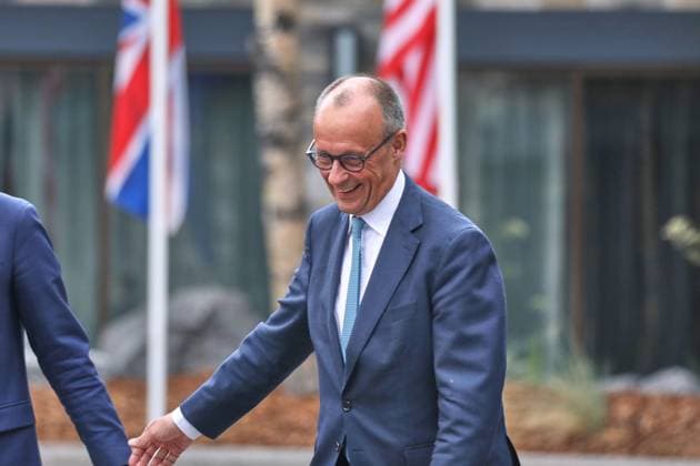 Kananaskis, Alberta, Kanada, 17.06.2025: Mountain Lodge: G7-Gipfel 2025: Bundeskanzler Friedrich Merz (CDU) mit Mitarbeitern zum Abschluss des Treffens auf dem Weg zu einem Statement vor Journalisten, in dem er den Gipfel als vollen Erfolg bezeichnet Copyright: xdtsxNachrichtenagenturx dts_71229