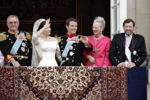 Dänische Königin Mary trauert um ihren Vater John Dalgleish Donaldson, Archivbilder #2 LE PRINCE HENRIK ET LA REINE MARGRETH DU DANEMARK ET LE PERE DE LA MARIEE MARIAGE DE FREDERIK DU DANEMARK ET MARY DONALDSON A COPENHAGUE AU DANEMARK PLAN SERRE FEMININ HOMME ROBE DE MARIEE ROYAUTE BALCON Copenhague Danemark *** der Prinz HENRIK und DIE Königin MARGRETH VON Dänemark und der PERE von DIE MARIEE Hochzeit von FREDERIK VON Dänemark und MARY DONALDSON A Kopenhagen Au Dänemark Plan Gewächshaus FEMININ Mann Kleid von MARIEE ROYAUTE Balkon Kopenhagen Dänemark  Copyright: xAGENCEx xBESTIMAGExAGENCEx xBESTIMAGEx