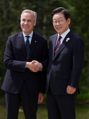 June 17, 2025, Kananaskis, Ab, CANADA: Canadian Prime Minister Mark Carney welcomes South Korean President Lee Jae-myung to the G7 Summit in Kananaskis, Alta., on Tuesday, June 17, 2025. Kananaskis CANADA  - ZUMAc35_ 20250617_zaf_c35_126 Copyright: xDarrylxDyckx