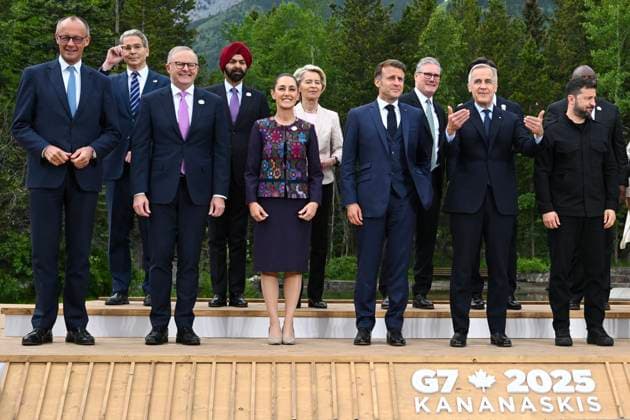 G7 SUMMIT CANADA, Australian Prime Minister Anthony Albanese (second left, front row) and Leaders at the G7, Ukraine, NATO and Outreach family photograph at the G7 Leaders Summit in Kananaskis, Alberta, Canada, Tuesday, June 17, 2025. ( NO ARCHIVING Kananaskis ALBERTA CANADA  Copyright: xLUKASxCOCHx 20250618149670115222