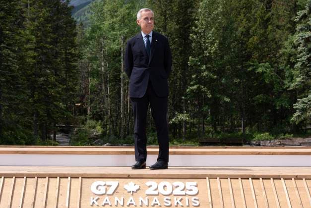 June 17, 2025, Kananaskis, Ab, Canada: Prime Minister Mark Carney waits to welcome leaders at the G7 Summit in Kananaskis, Alta., on Tuesday, June 17, 2025. Kananaskis Canada  - ZUMAc35_ 20250617_zaf_c35_163 Copyright: xAdrianxWyldx