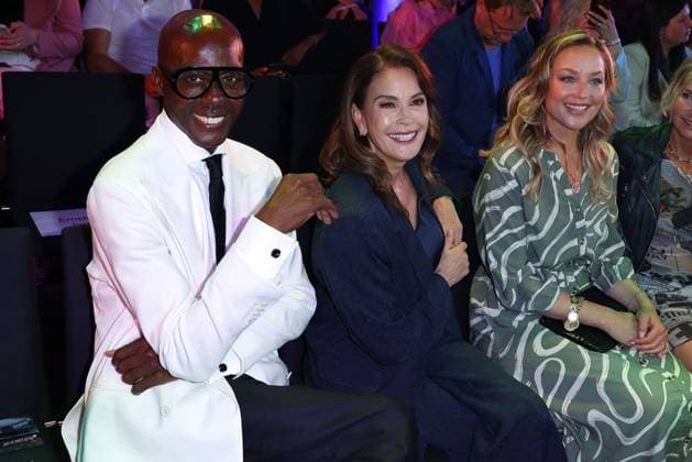 Bruce Darnell, Teri Hatcher und Elisabeth Roehm bei der Ernstings Family Celebrate Diversity Fashion Show am 17.06.2025 in Hamburg Ernstings Family Fashion Show 2025 in Hamburg