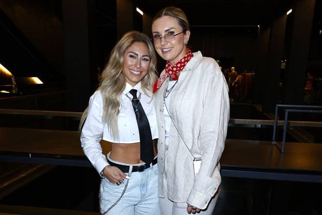 Linda Teodosiu und Xandra bei der Ernstings Family Celebrate Diversity Fashion Show am 17.06.2025 in Hamburg Ernstings Family Fashion Show 2025 in Hamburg