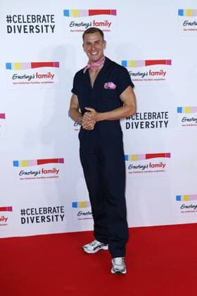 Lukas Sauer bei der Ernstings Family Celebrate Diversity Fashion Show am 17.06.2025 in Hamburg Ernstings Family Fashion Show 2025 in Hamburg