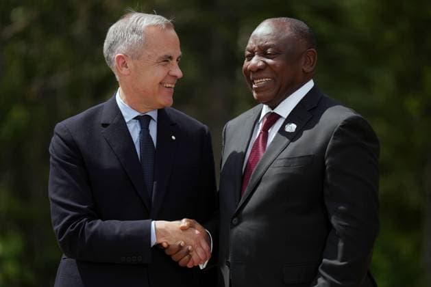 June 17, 2025, Kananaskis, Ab, CANADA: Canadian Prime Minister Mark Carney welcomes South African President Cyril Ramaphosa to the G7 Summit in Kananaskis, Alta., on Tuesday, June 17, 2025. Kananaskis CANADA  - ZUMAc35_ 20250617_zaf_c35_175 Copyright: xDarrylxDyckx