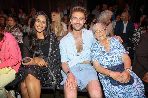 Ernsting s family Fashion Show Hamburg, 17.06.2025 Sayana Ranjan, Felix Nieder & Oma Waltraud (Tik Tok Oma) bei der Ernsting s family Fashion Show im Empire Riverside Hotel in Hamburg Hamburg Copyright: xMatthiasxGränzdörferx