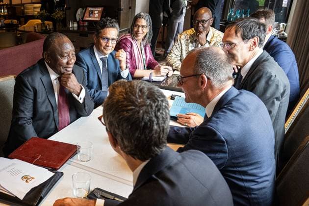Kananaskis, Alberta, Kanada, 17.06.2025: Mountain Lodge: G7-Gipfel 2025: Bilaterales Treffen zwischen dem Präsidenten von Südafrika Cyril Ramaphosa und dem deutschen Bundeskanzler Friedrich Merz (CDU)